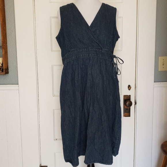 Old Navy denim maternity dress - Picture 1 of 4